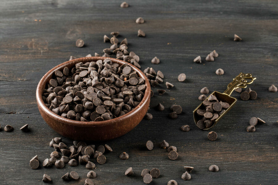 Imagem choco-cai-em-uma-tigela-com-uma-colher 1